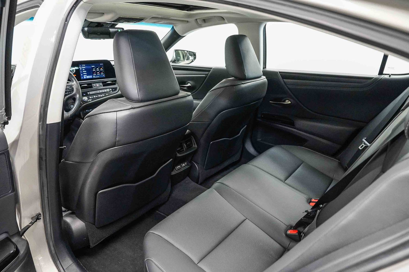 Thumbnail: 2024 Lexus ES - 18