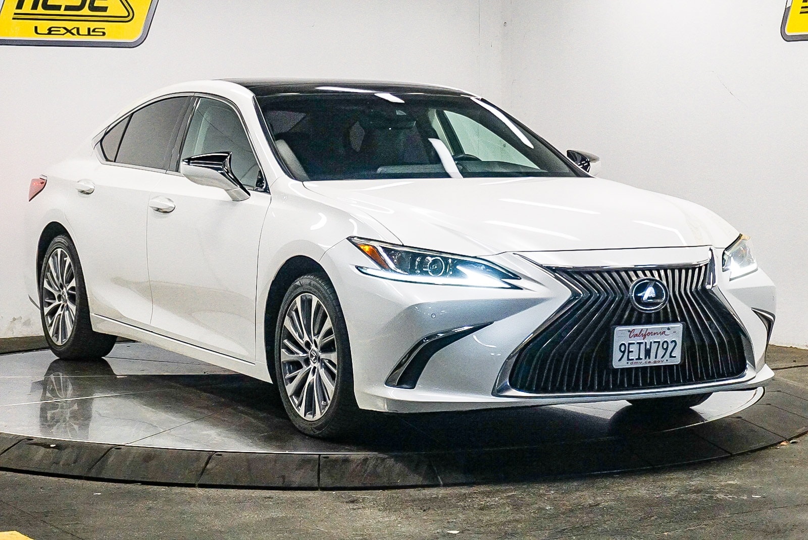 Thumbnail: 2020 Lexus ES - 5
