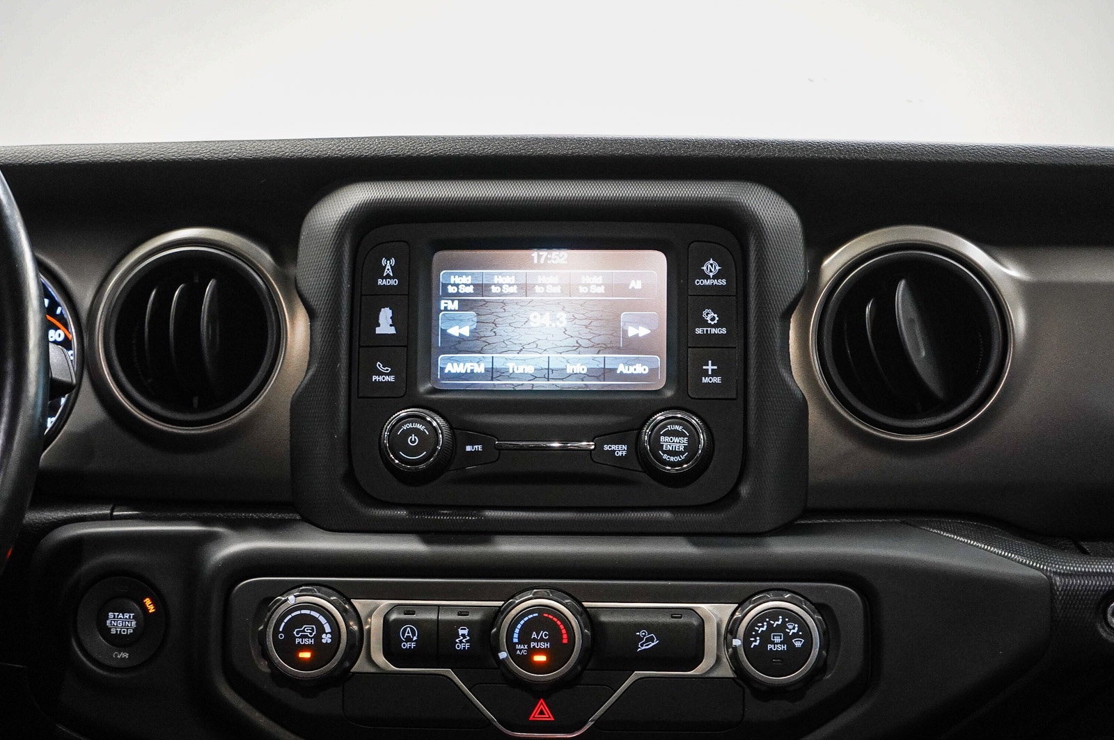 Thumbnail: 2019 Jeep Wrangler - 14