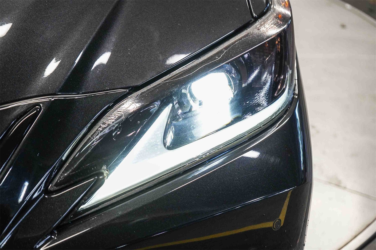 Thumbnail: 2023 Lexus ES - 7