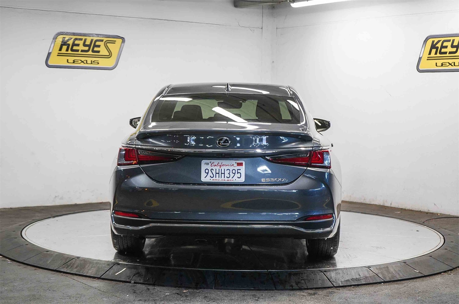 Thumbnail: 2025 Lexus ES - 3