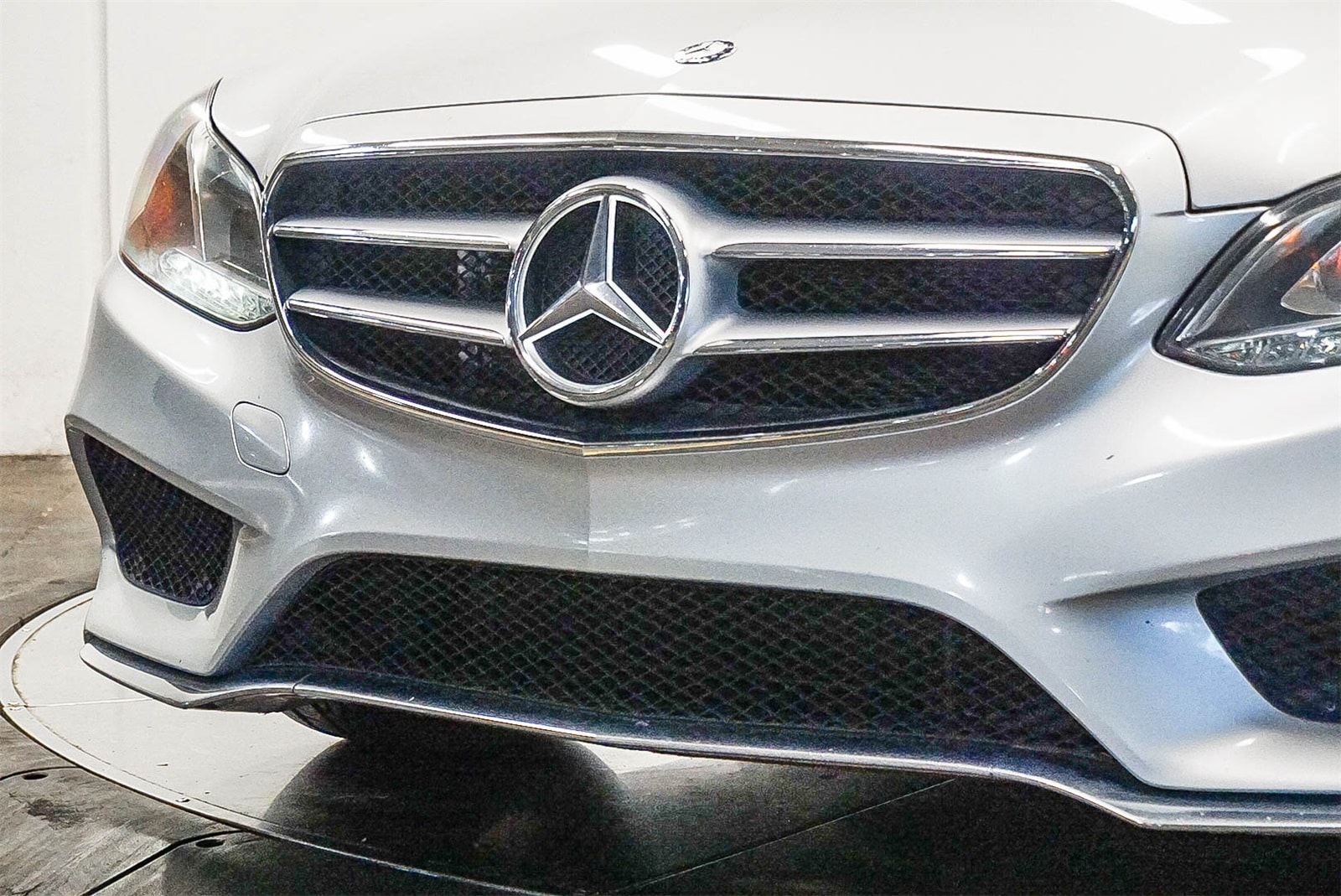 Thumbnail: 2016 Mercedes-Benz E-Class - 8