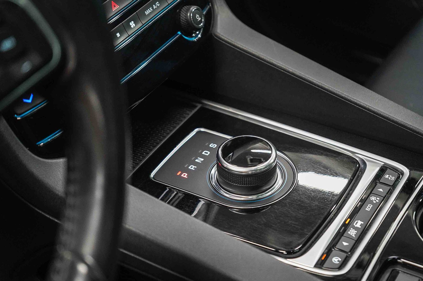 Thumbnail: 2017 Jaguar F-Pace - 24