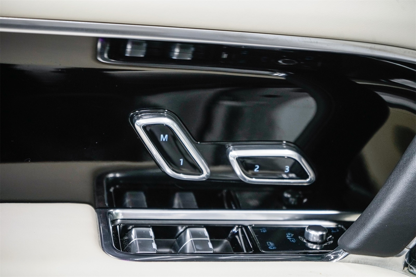 Thumbnail: 2024 Land Rover Range Rover - 19