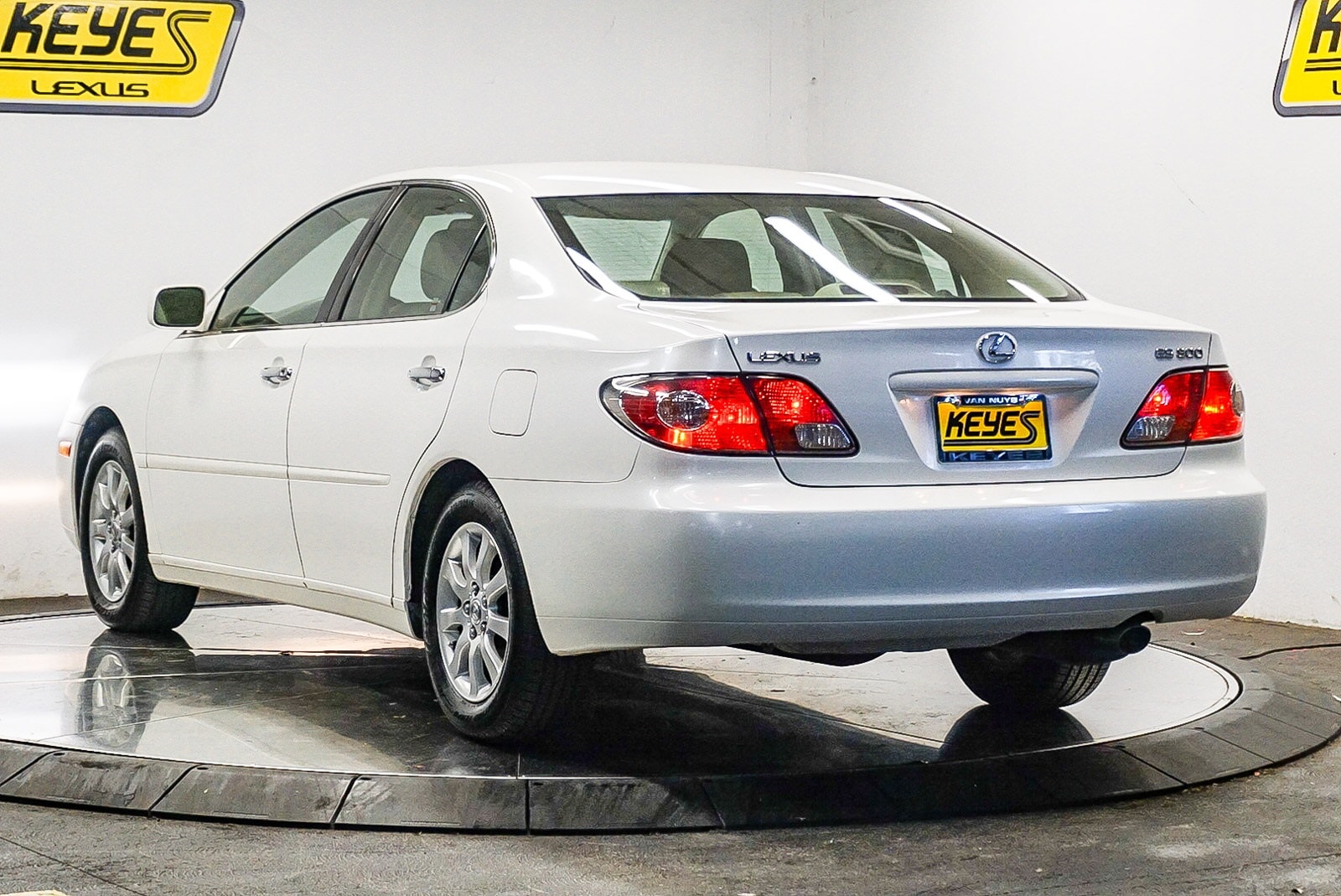 Used 2002 Lexus ES 300 with VIN JTHBF30GX20023518 for sale in Los Angeles, CA