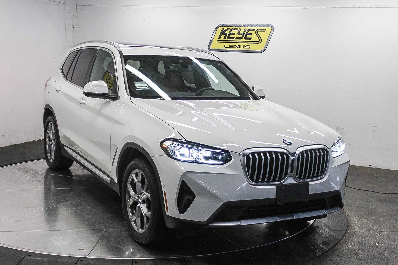 Thumbnail: 2023 BMW X3 - 3