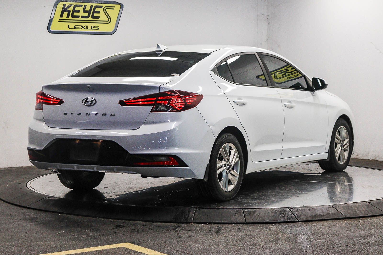 Thumbnail: 2020 Hyundai Elantra - 3