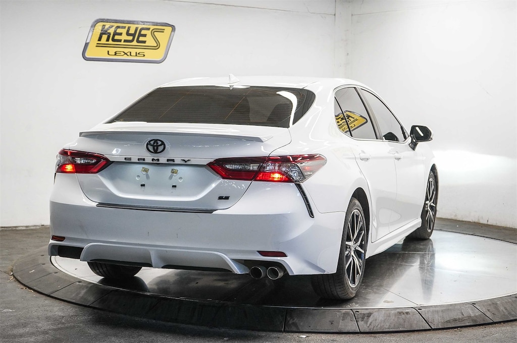 Used 2023 Toyota Camry SE Sedan