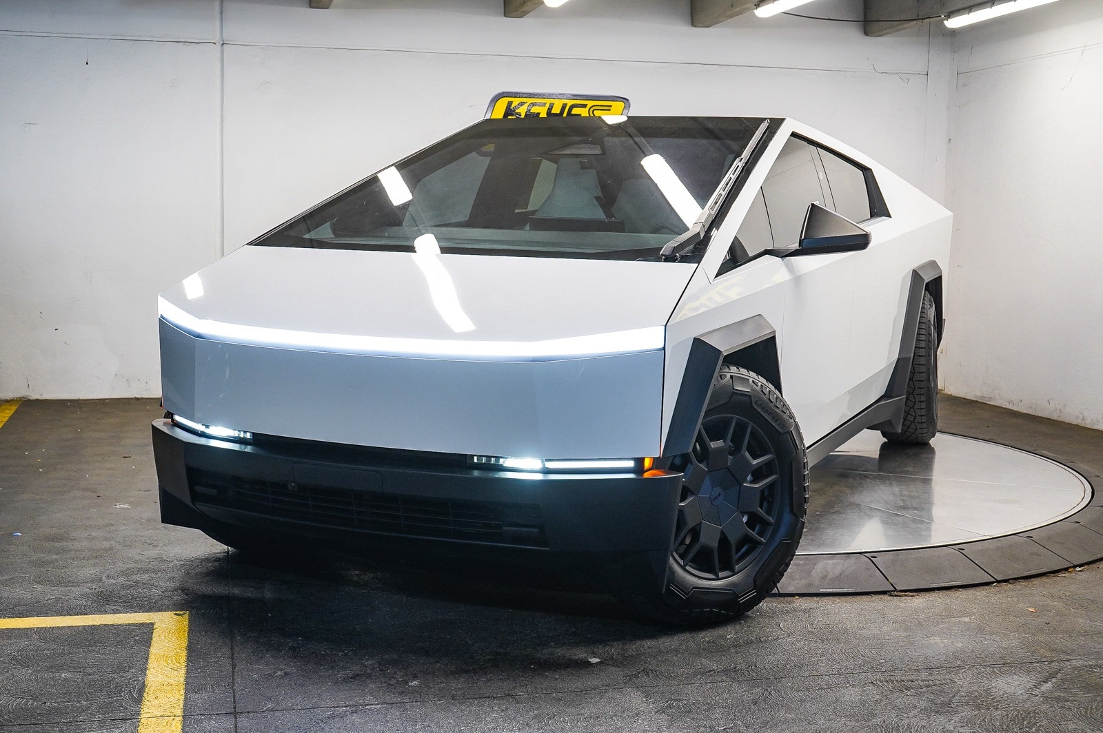 2024 Tesla Cybertruck  -
                  Van Nuys, CA