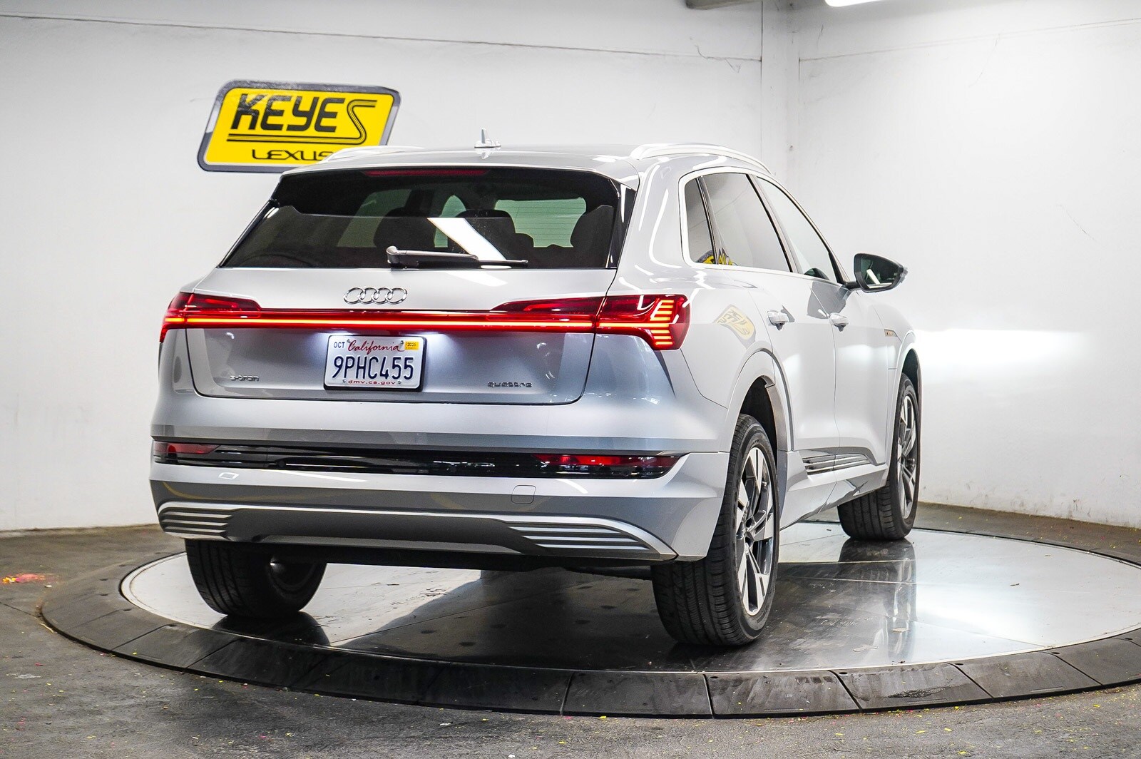 2023 Audi e-tron Premium photo 3