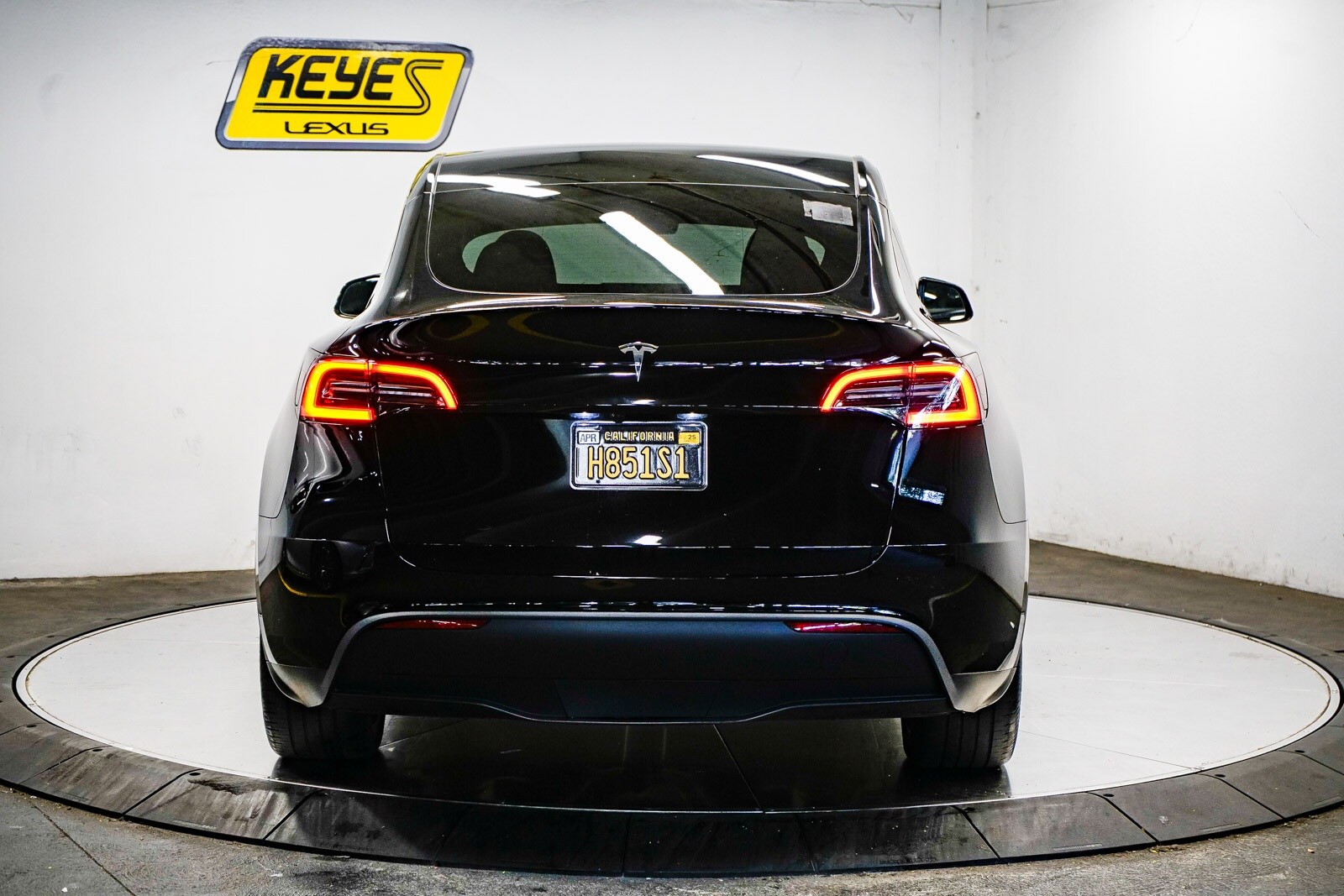 2024 Tesla Model Y photo 3