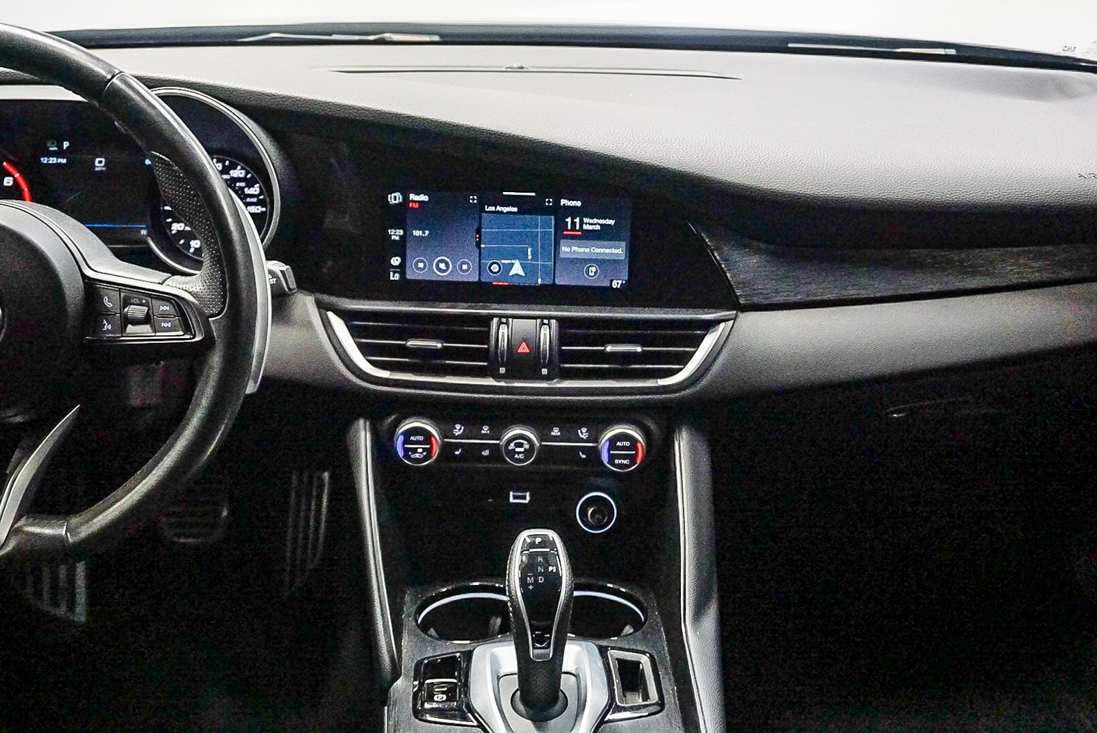 Thumbnail: 2022 Alfa Romeo Giulia - 13