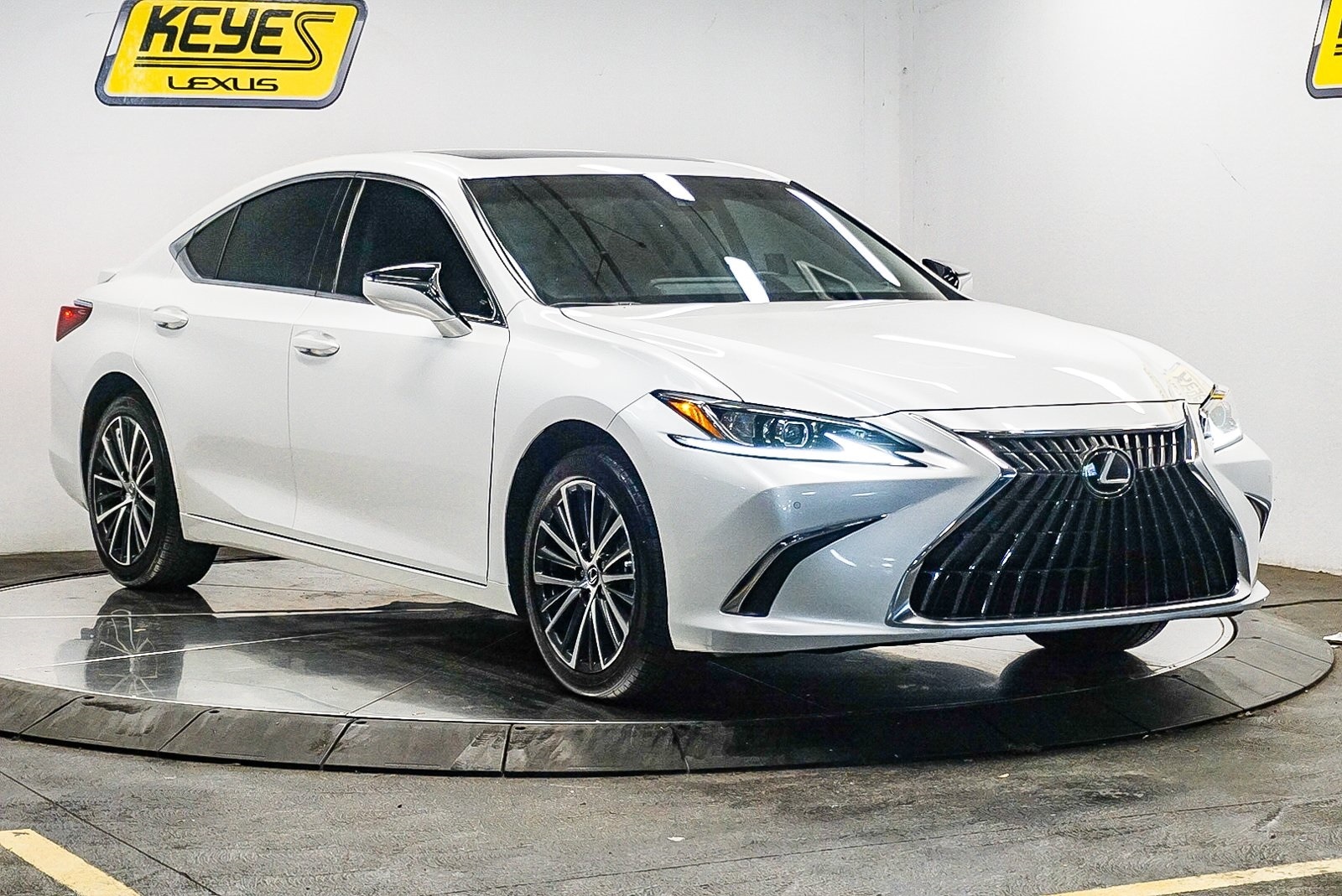 Thumbnail: 2024 Lexus ES - 5