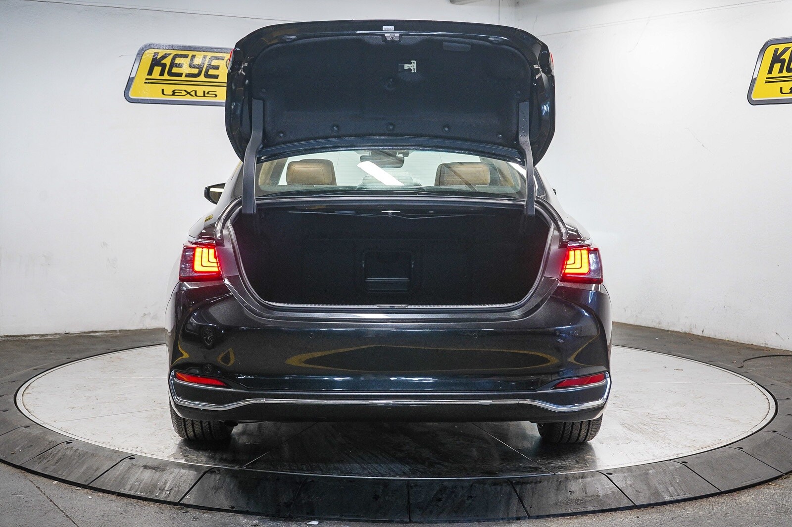 Thumbnail: 2025 Lexus ES - 27