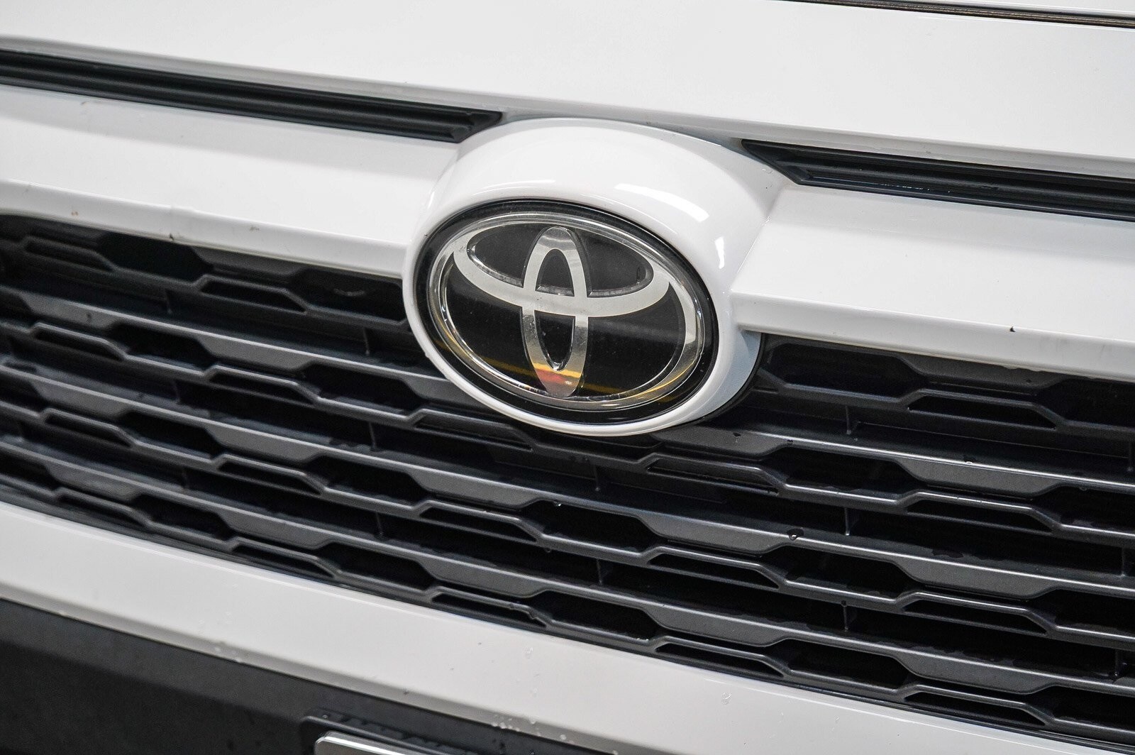 Thumbnail: 2020 Toyota RAV4 - 8