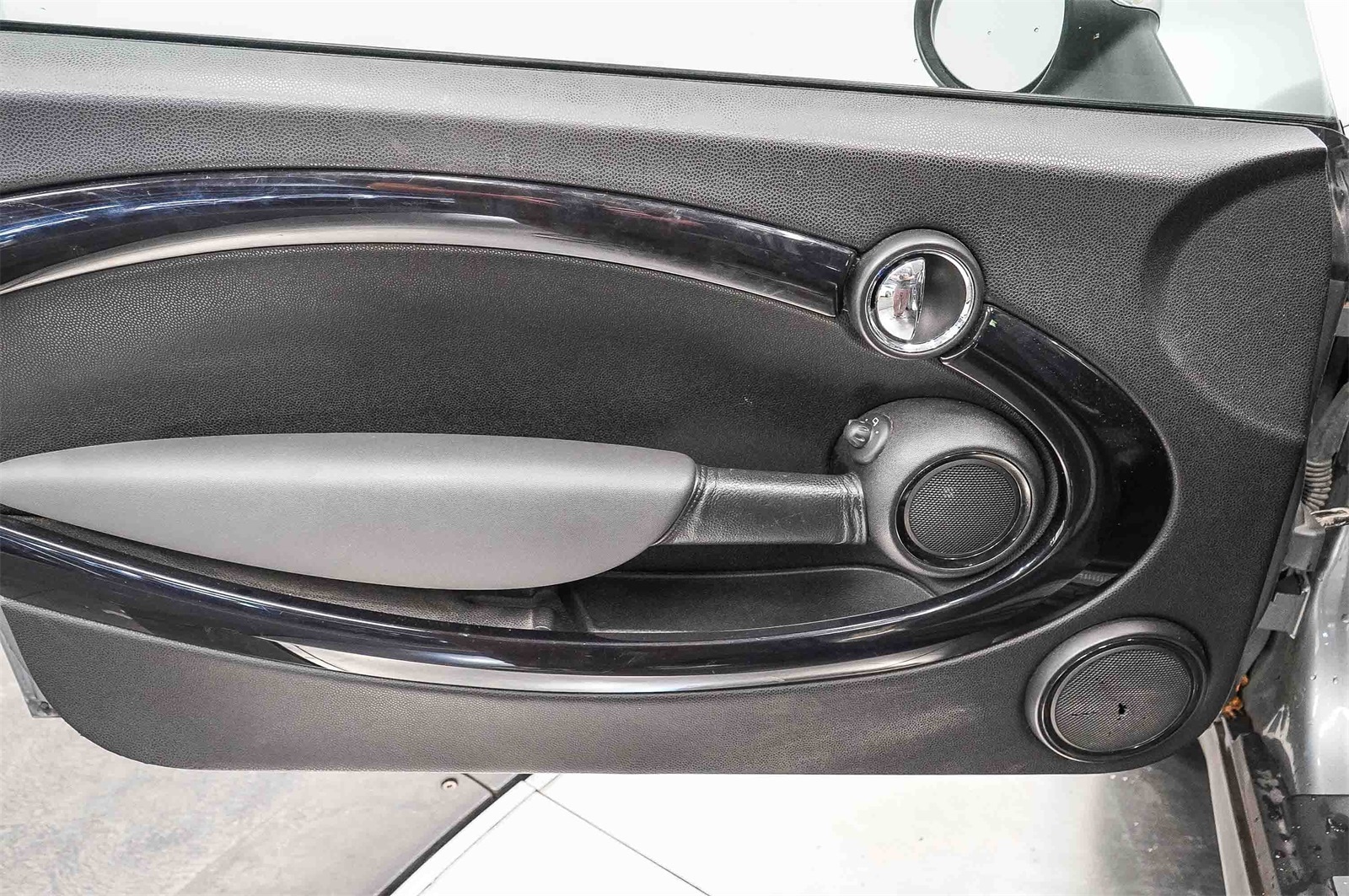 Thumbnail: 2009 MINI Cooper Hardtop - 21