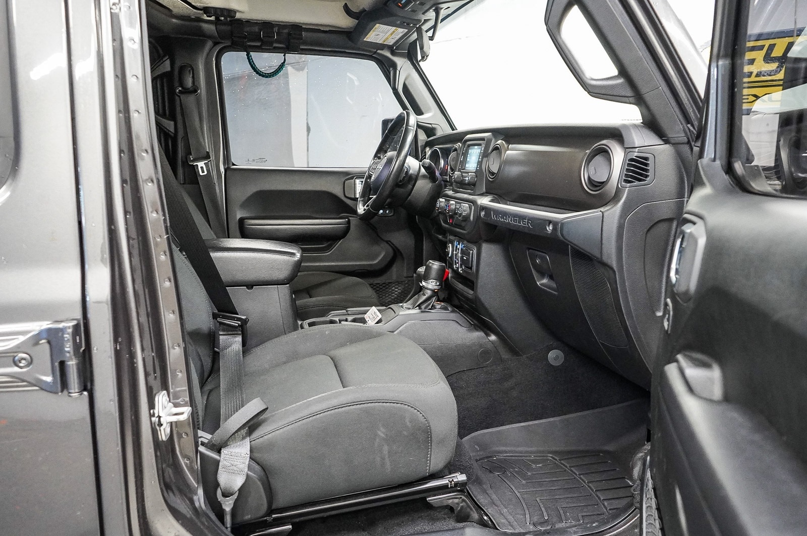 Thumbnail: 2019 Jeep Wrangler - 16