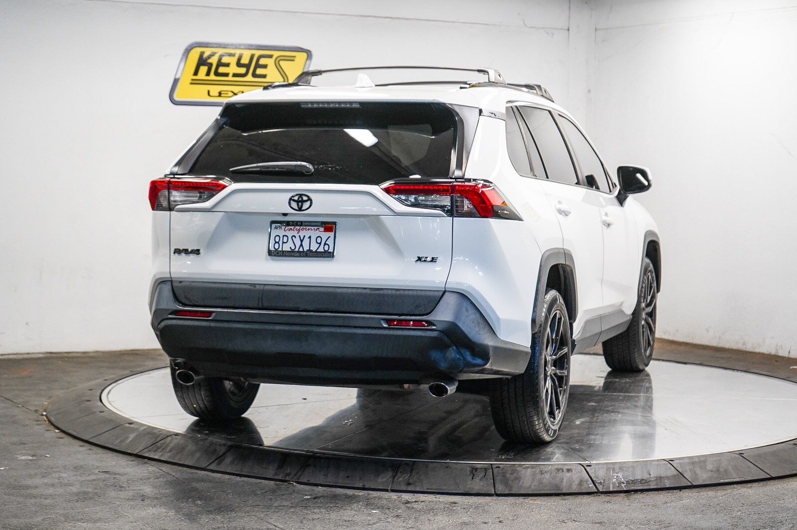 Thumbnail: 2020 Toyota RAV4 - 4