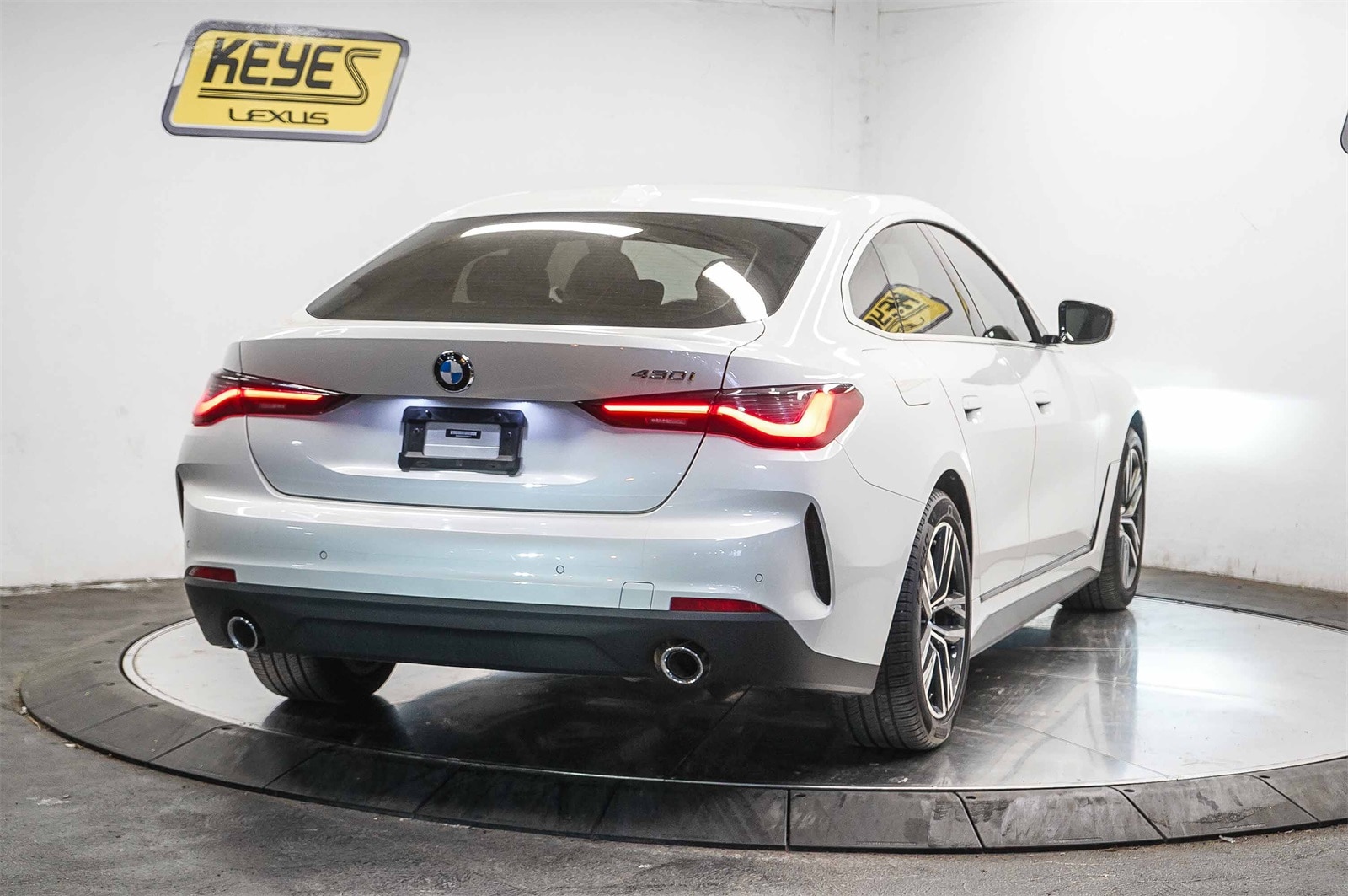 Thumbnail: 2023 BMW 4 Series - 4