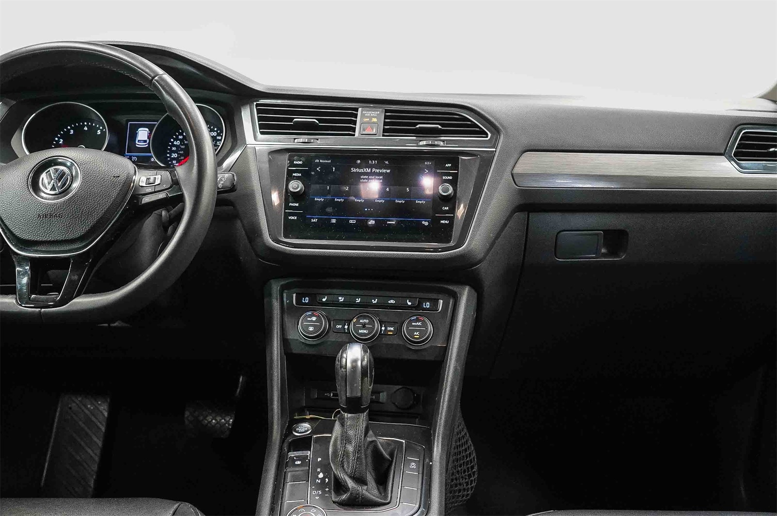 Thumbnail: 2020 Volkswagen Tiguan - 13