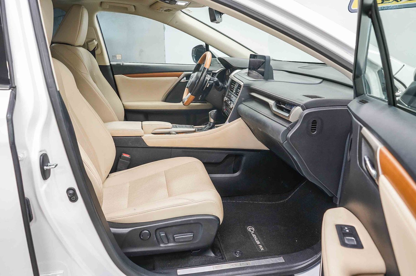 Thumbnail: 2021 Lexus RX - 16