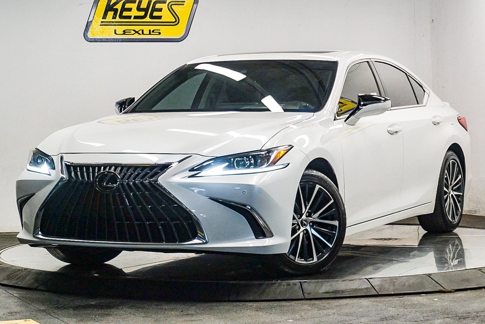 Thumbnail: 2024 Lexus ES - 1