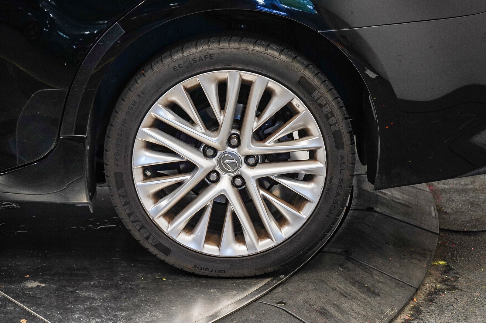 Thumbnail: 2016 Lexus ES - 10