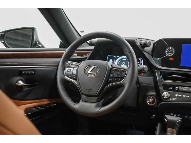 Thumbnail: 2025 Lexus ES - 17