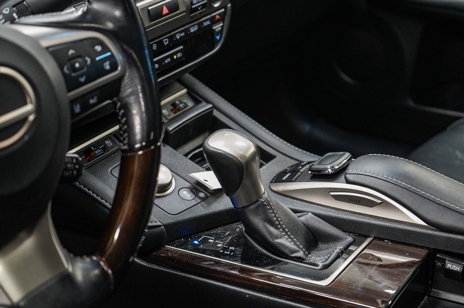 Thumbnail: 2016 Lexus ES - 24