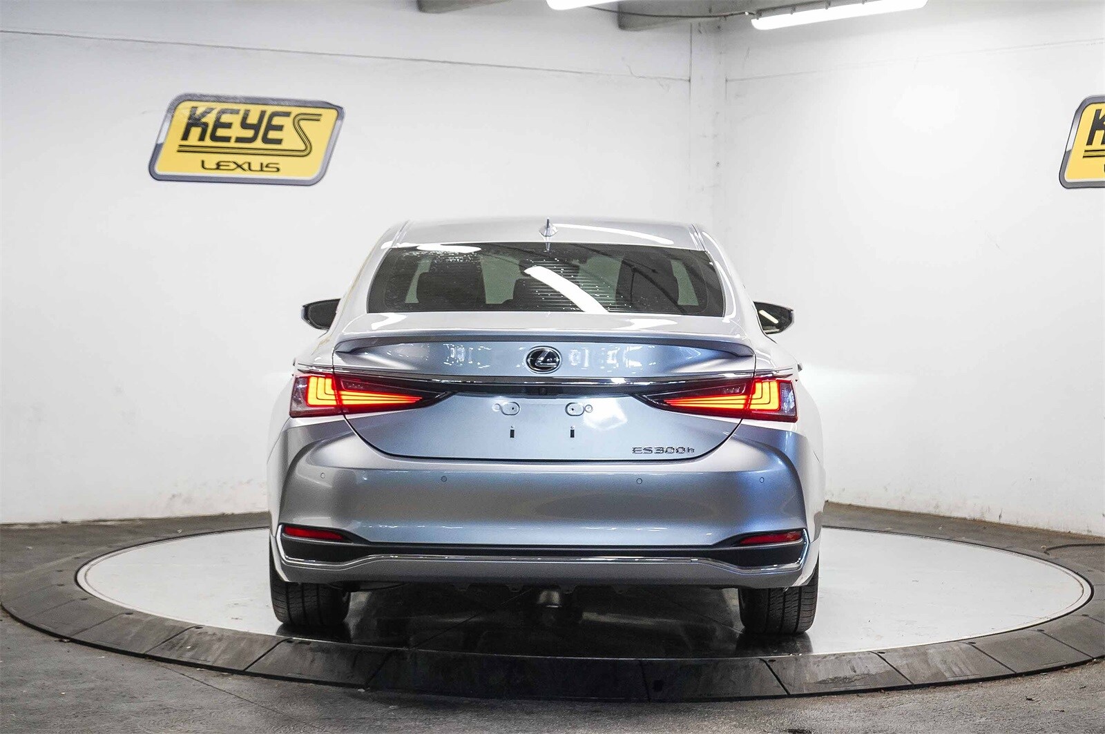 Thumbnail: 2023 Lexus ES - 3