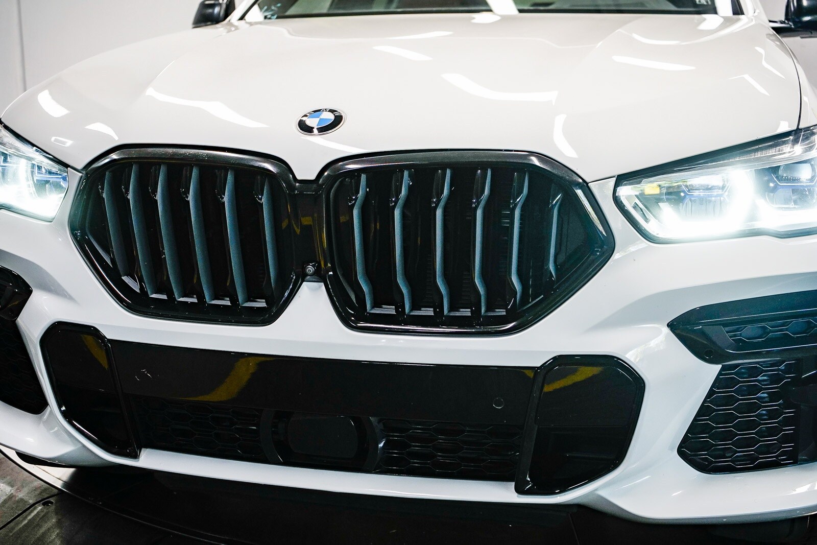 Thumbnail: 2022 BMW X6 - 8
