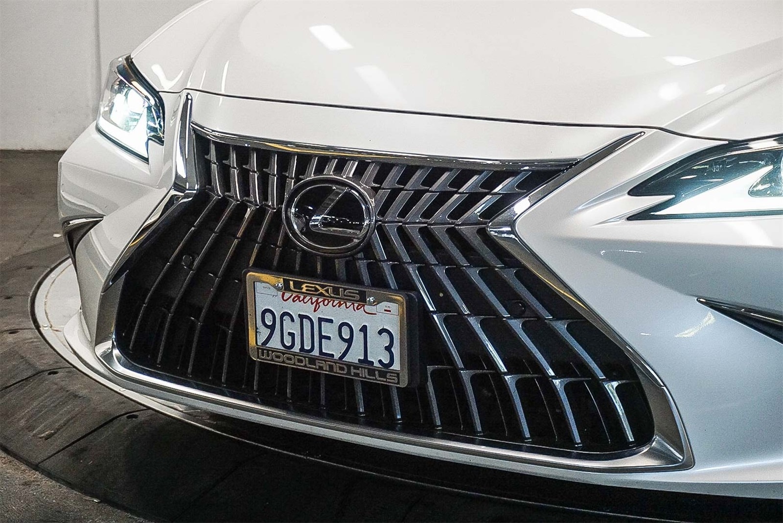 Thumbnail: 2023 Lexus ES - 8