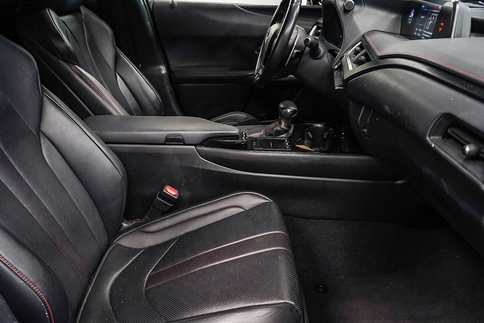 Thumbnail: 2020 Lexus UX - 15