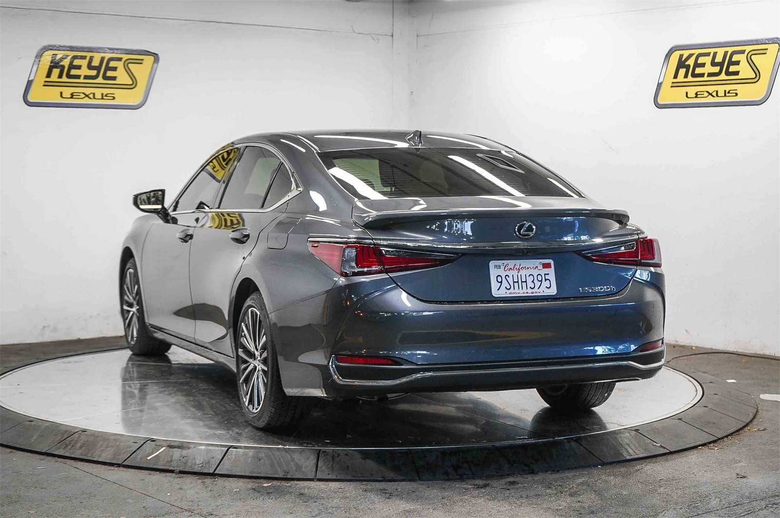 Thumbnail: 2025 Lexus ES - 2