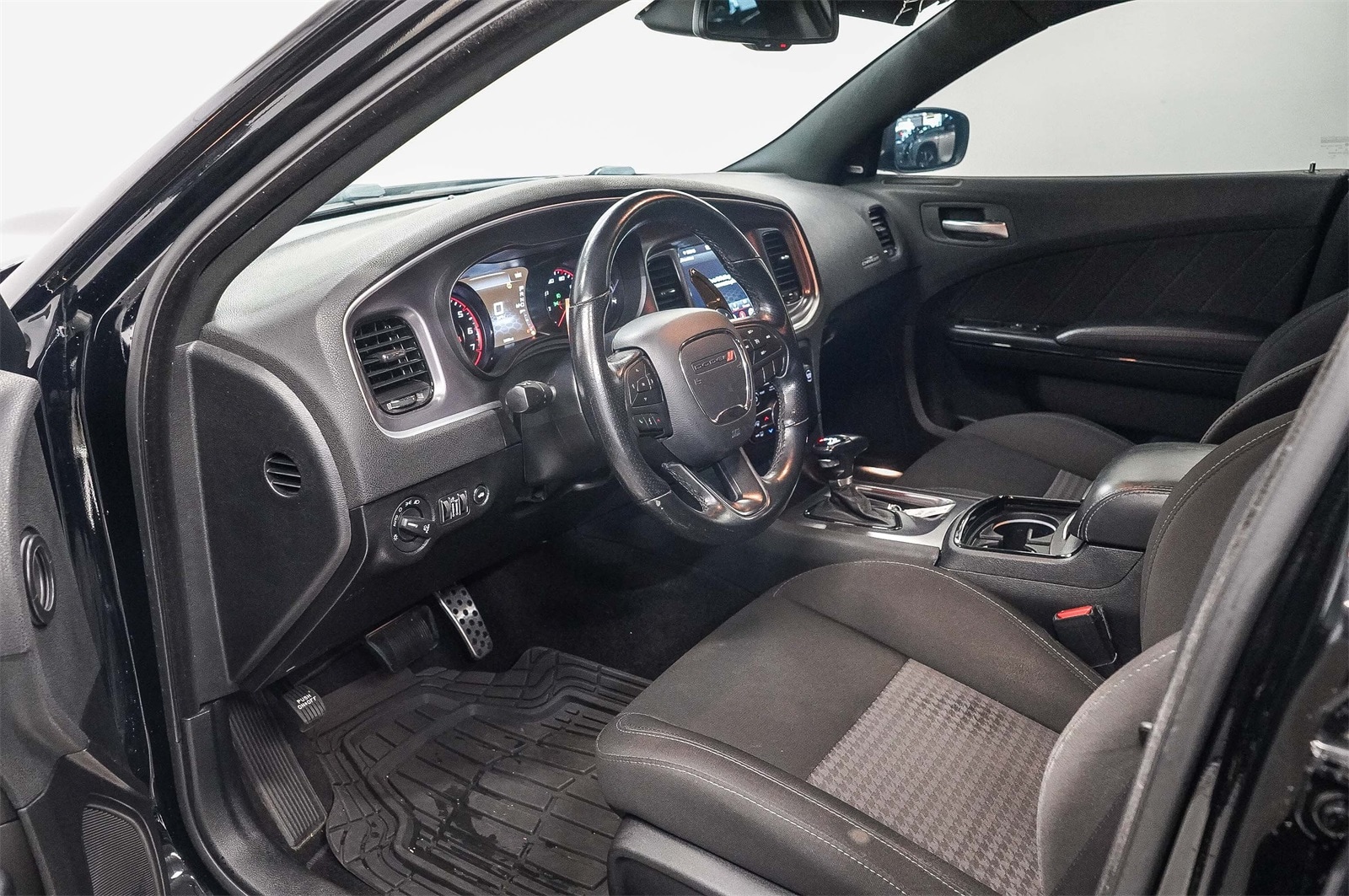 Thumbnail: 2019 Dodge Charger - 17