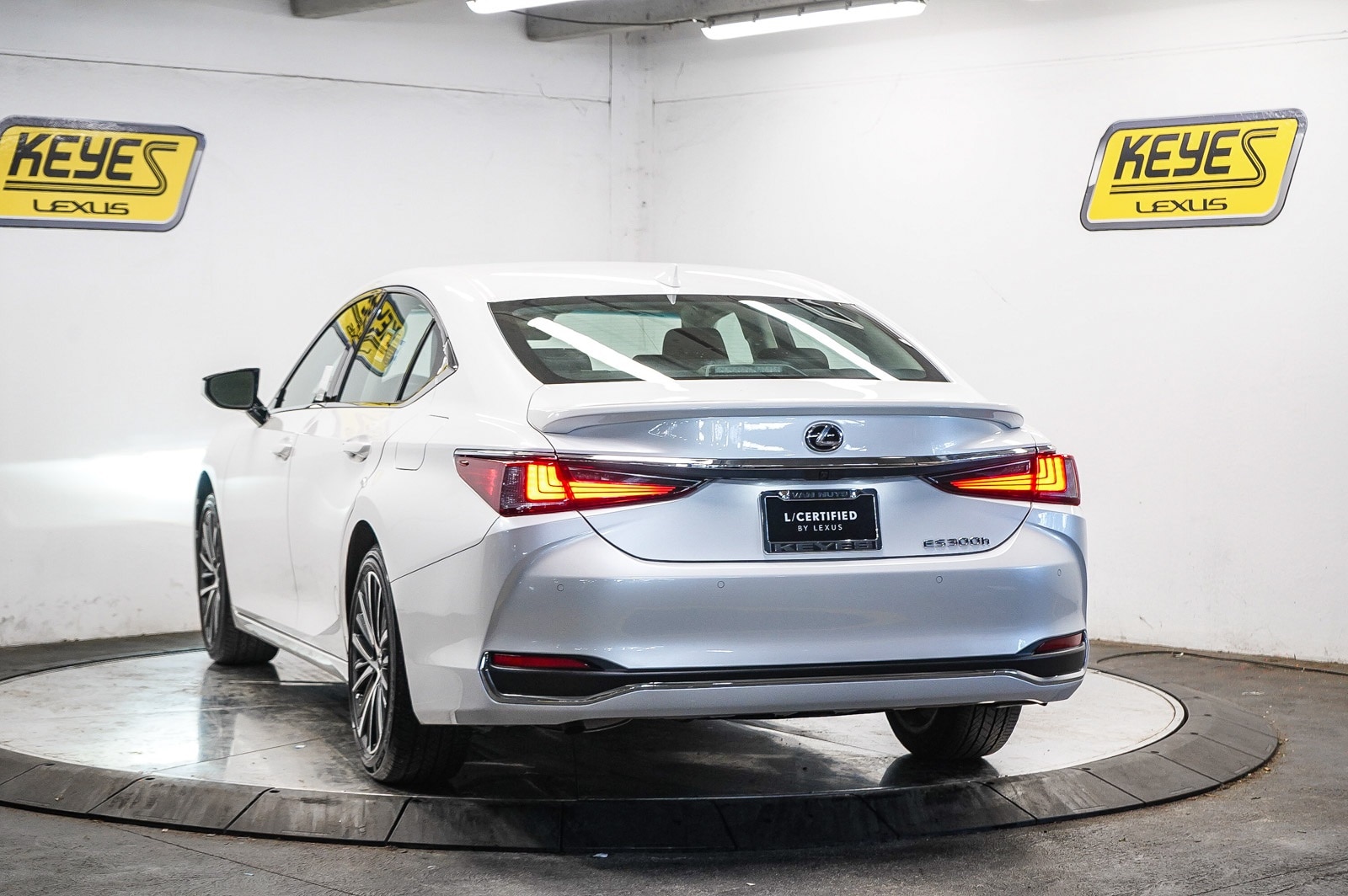 Thumbnail: 2025 Lexus ES - 2