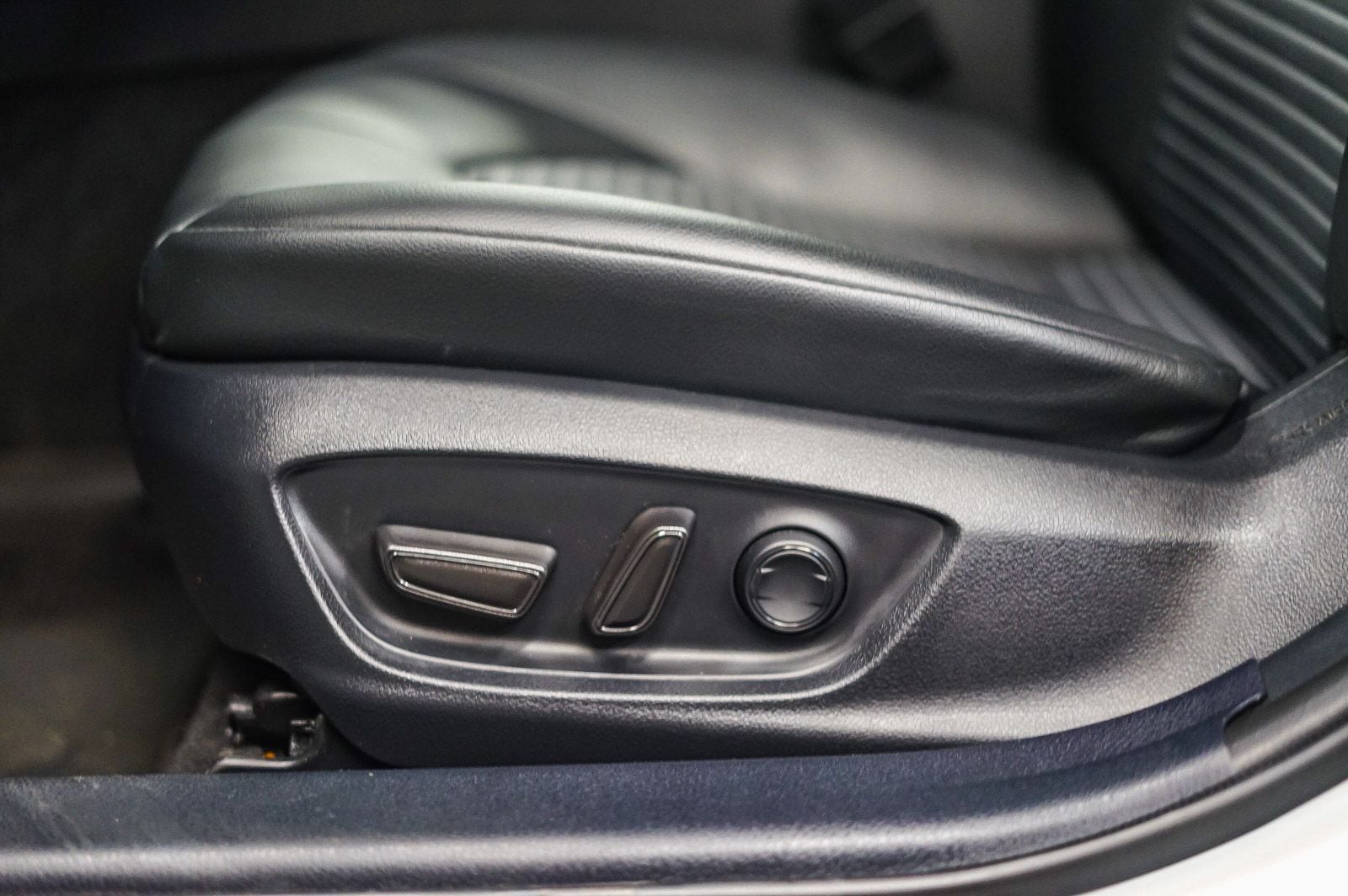 Thumbnail: 2023 Toyota Camry - 19