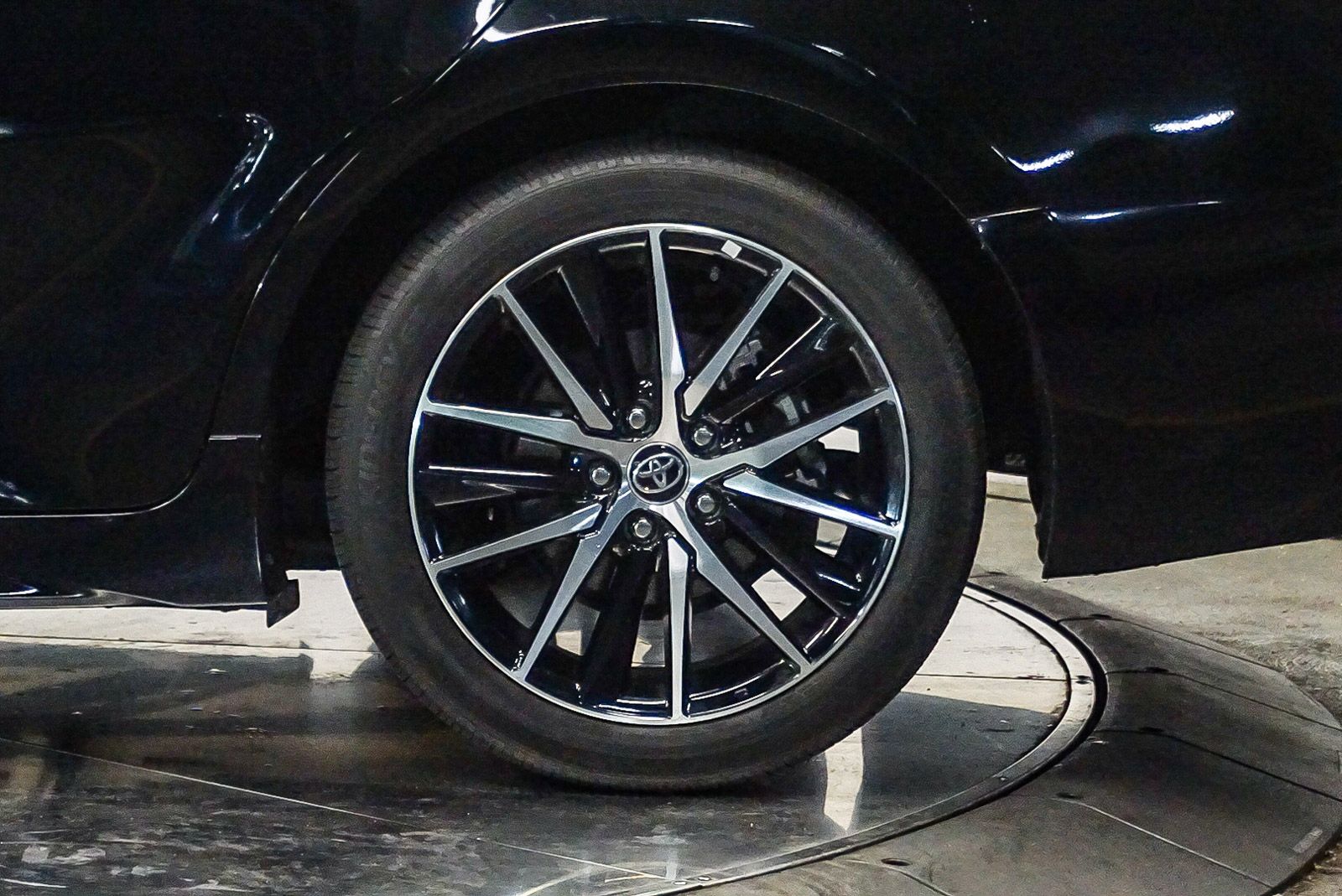 Thumbnail: 2023 Toyota Camry - 10