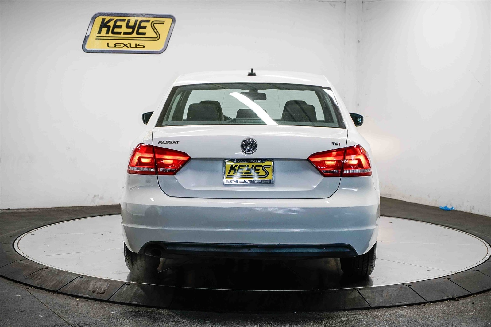Thumbnail: 2015 Volkswagen Passat - 3