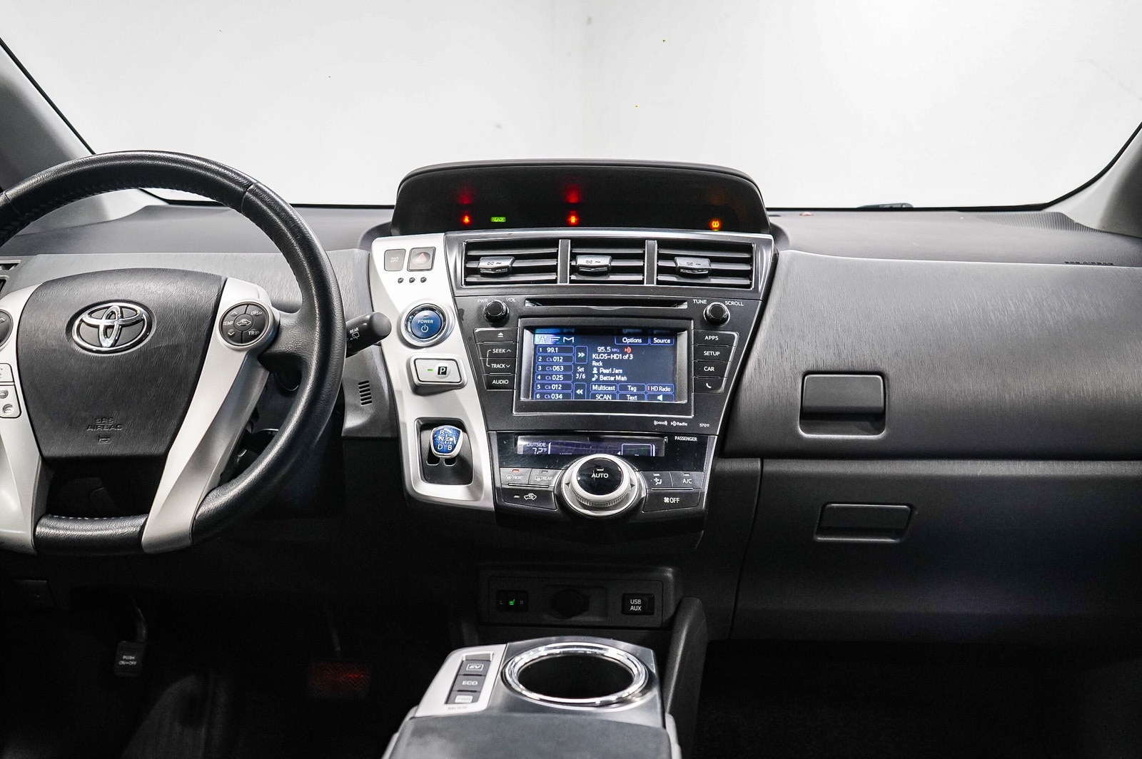 Thumbnail: 2013 Toyota Prius v - 13