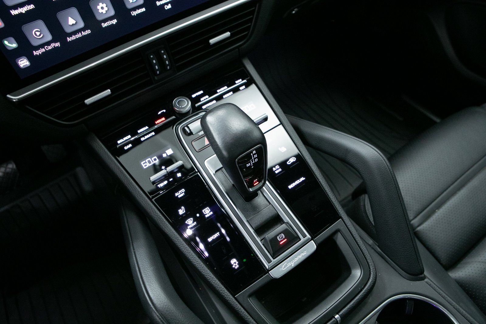 Thumbnail: 2022 Porsche Cayenne - 21