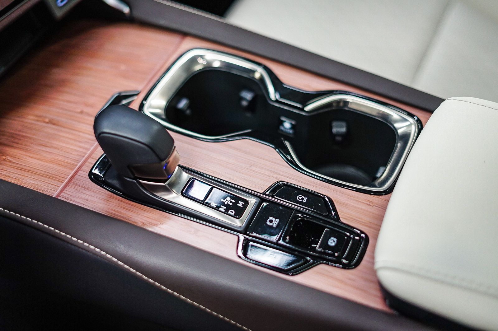 Thumbnail: 2024 Lexus RX - 24