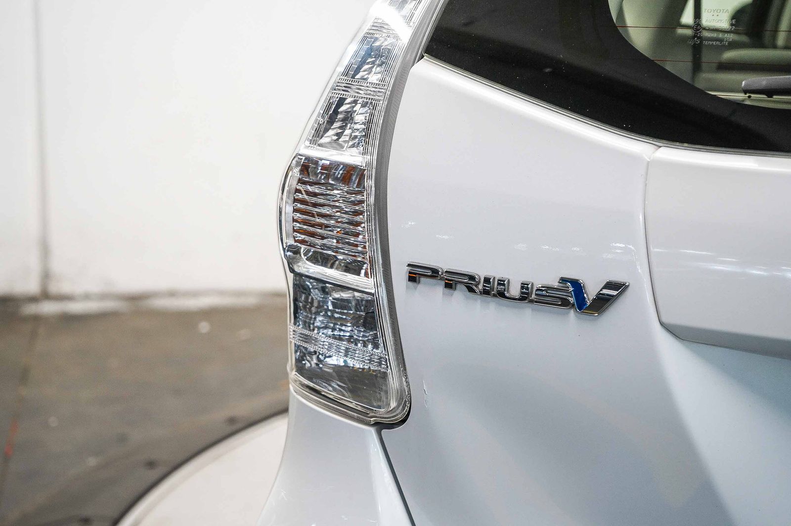 Thumbnail: 2012 Toyota Prius v - 10