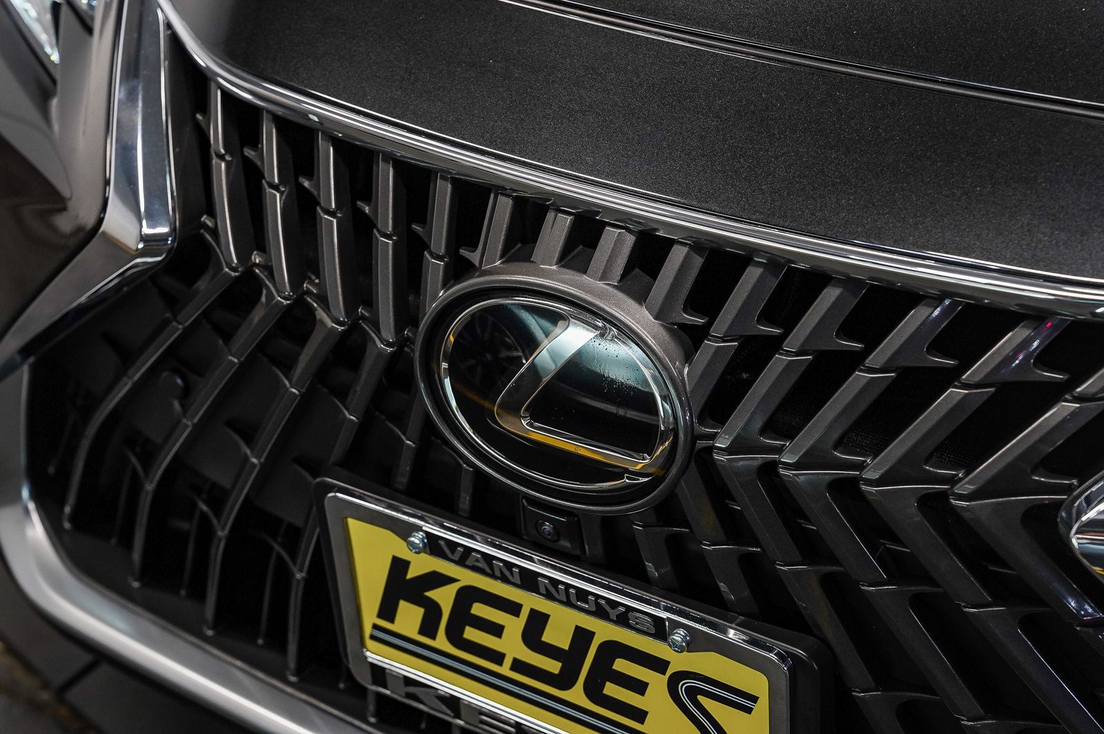 Thumbnail: 2025 Lexus ES - 8
