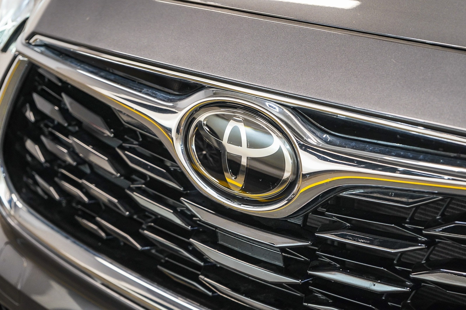 Thumbnail: 2023 Toyota Highlander - 8