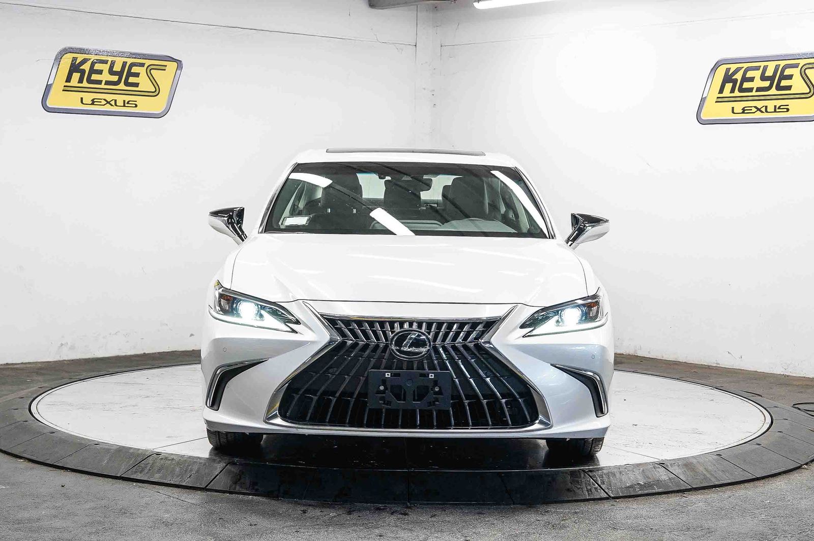 Thumbnail: 2025 Lexus ES - 6