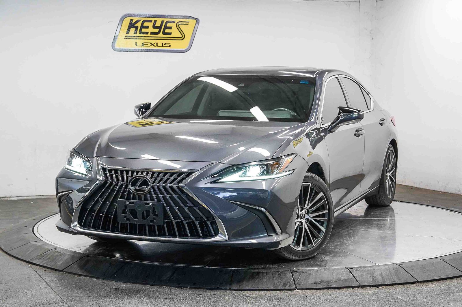 2023 Lexus ES 350 350's photo