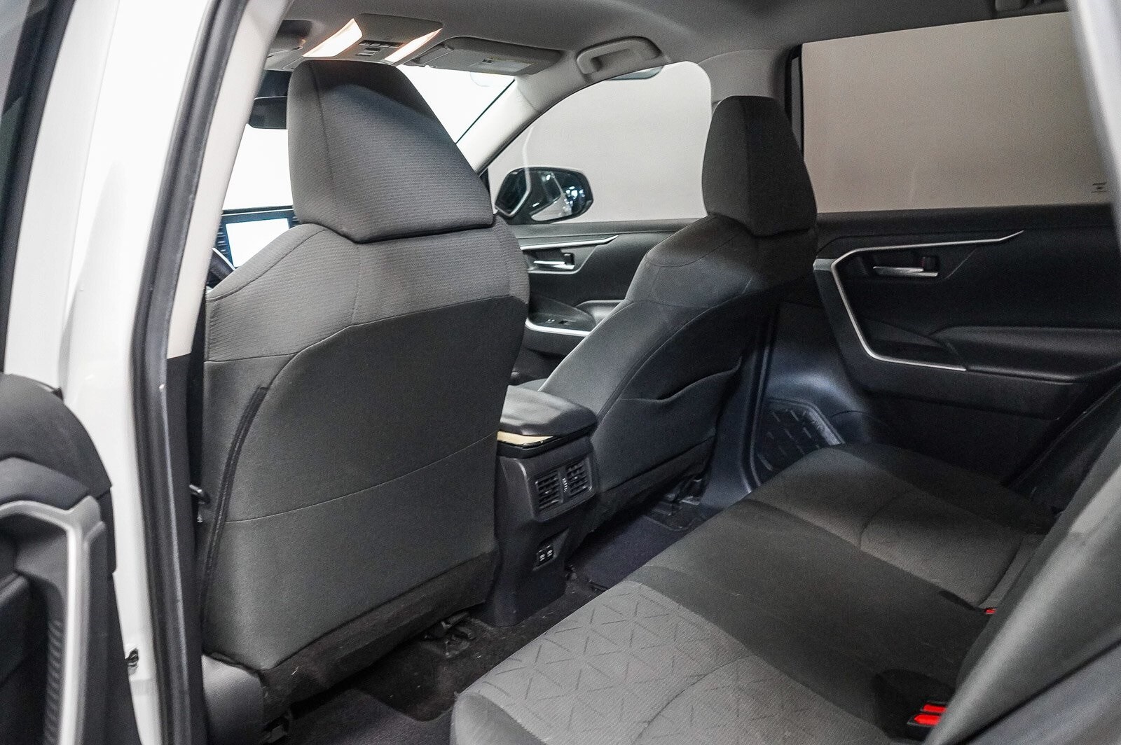 Thumbnail: 2020 Toyota RAV4 - 18