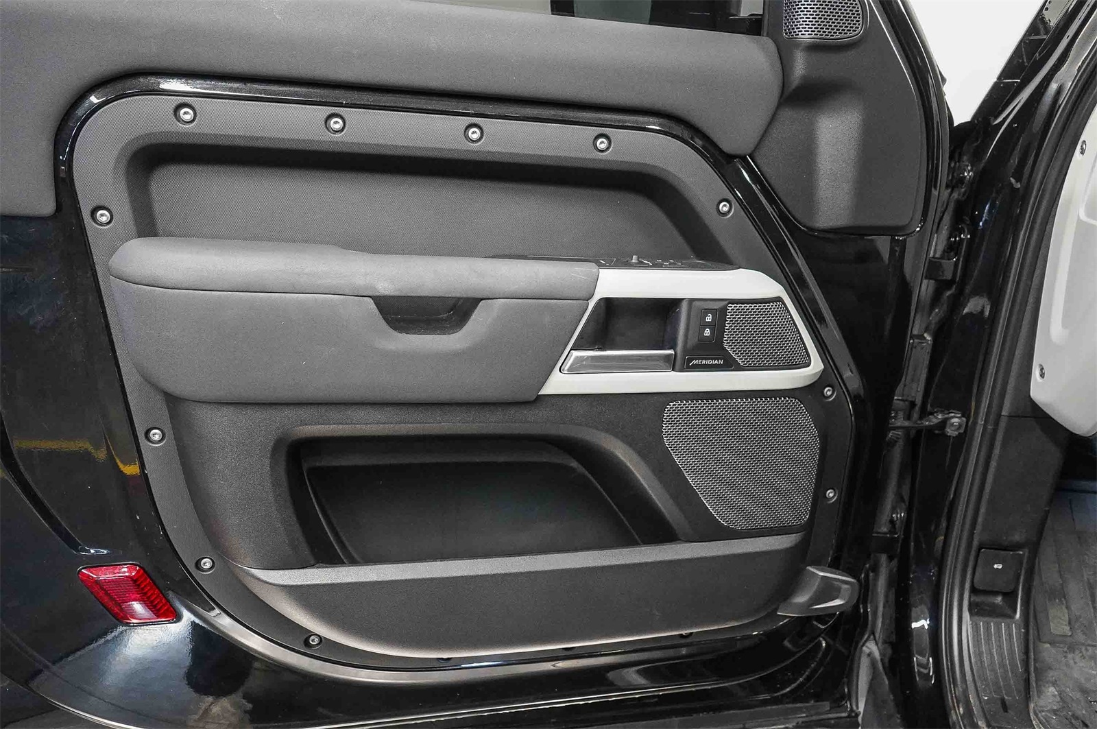 Thumbnail: 2023 Land Rover Defender - 21