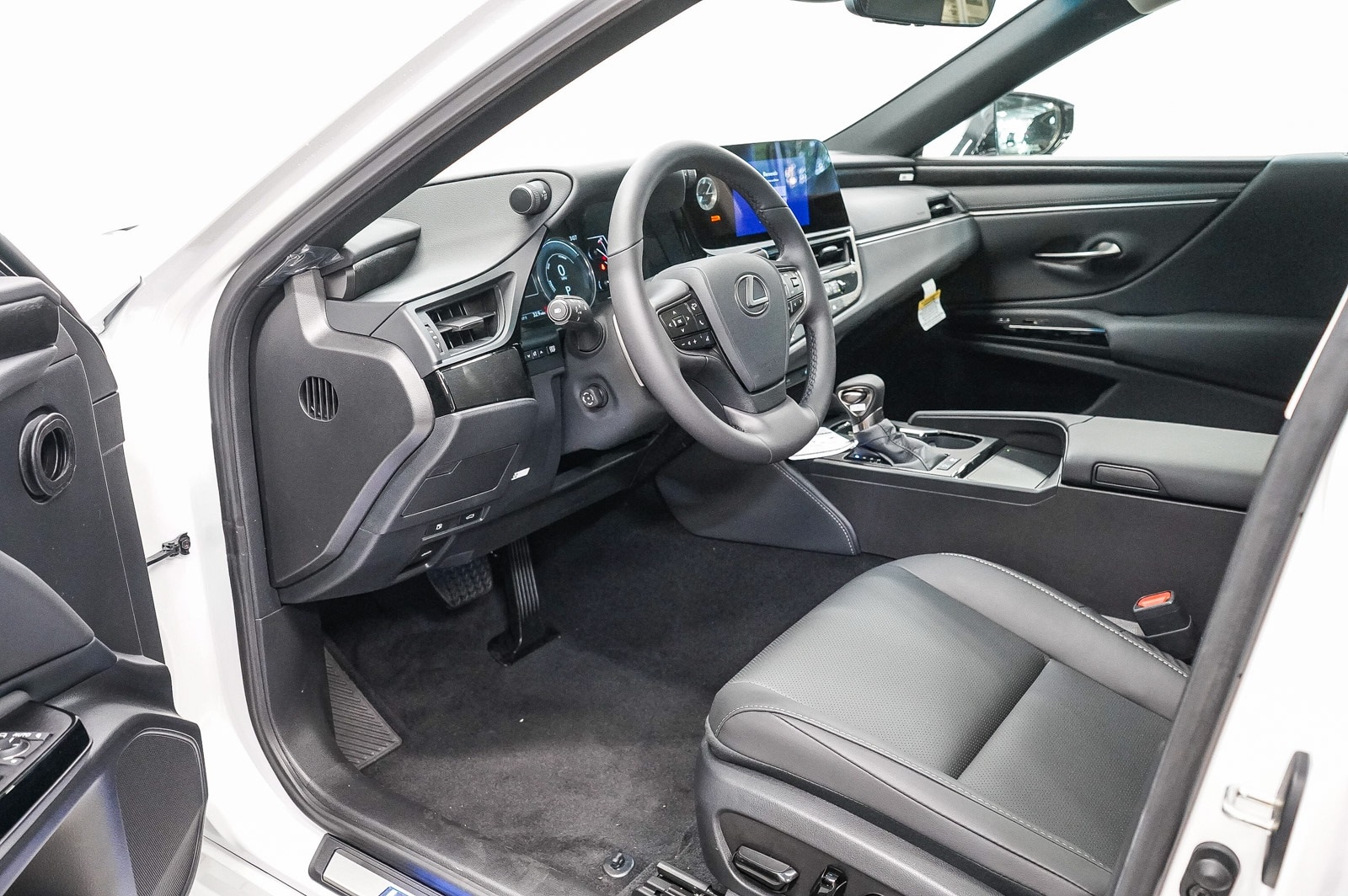 Thumbnail: 2025 Lexus ES - 18